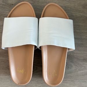 Cute slides perfect for running errands, lunch and date nights.